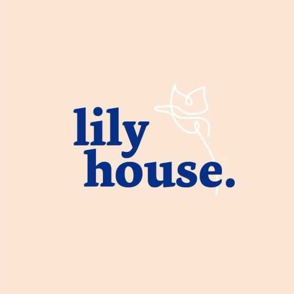 Empresa: Lily House Publishing Co., Ltd. Empresa: Lily House Publishing Co., Ltd.